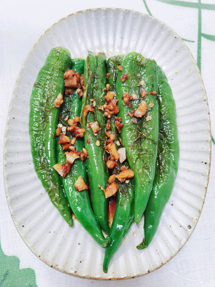 拿肉也不换的虎皮尖椒的做法