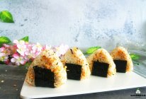 #浓情端午 粽粽有赏#海苔芝麻肉松饭团的做法