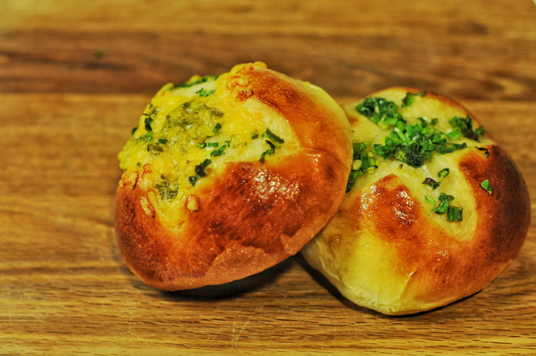 越过山丘-完美复刻原麦山丘的首席葱香面包（中种）的做法