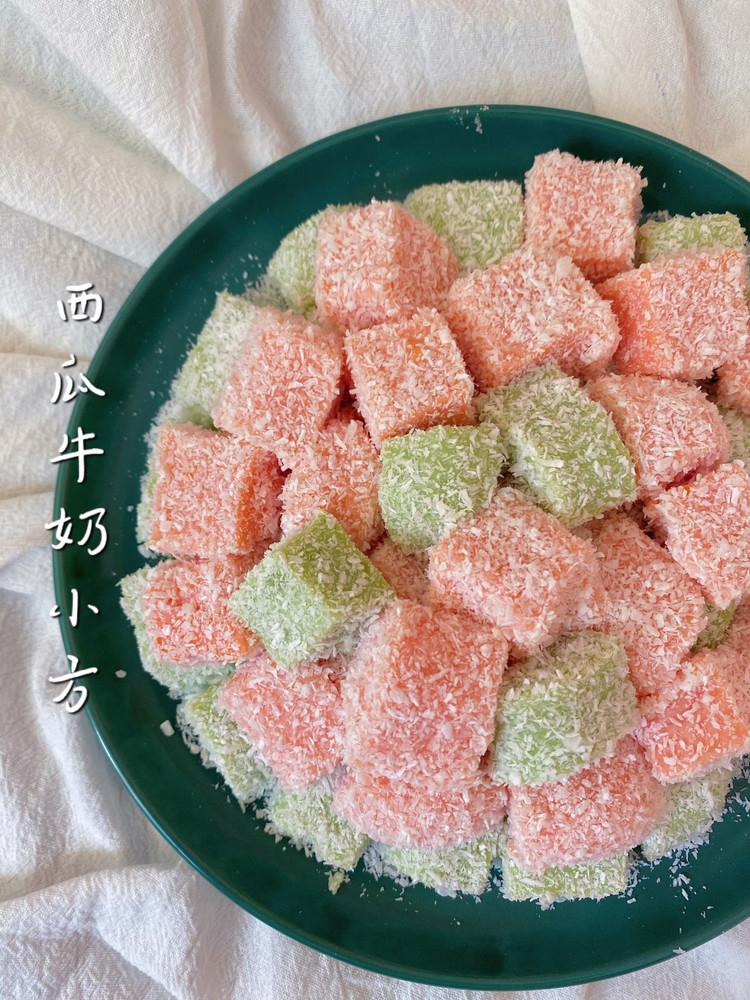 5️⃣分钟自制美食｜西瓜牛奶小方，清凉又解暑的做法