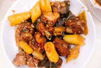 蒜香糖醋排骨炖山药的做法