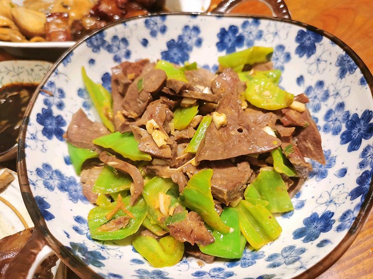 尖椒顶肺的做法