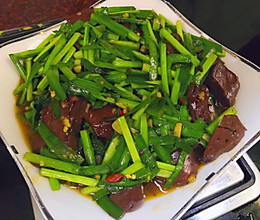 『韭菜炒猪血』给身体排排毒吧的做法