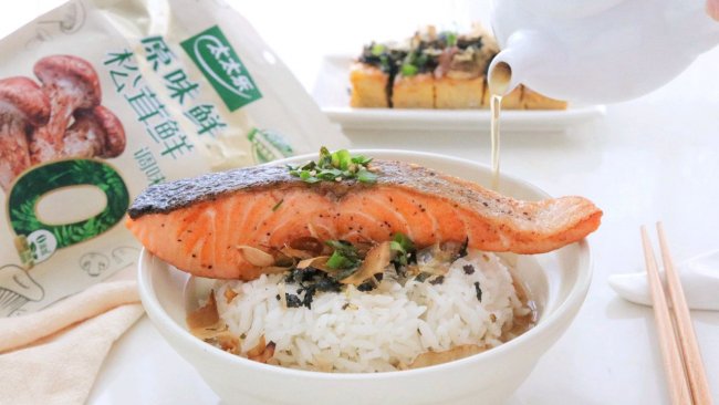 三文鱼茶泡饭的做法