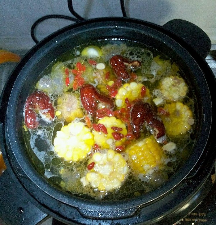 秋冬玛卡玉米山药乌鸡汤的做法