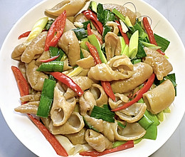 #年在一起 鲜才够味# 白蒜苗炒小肠的做法