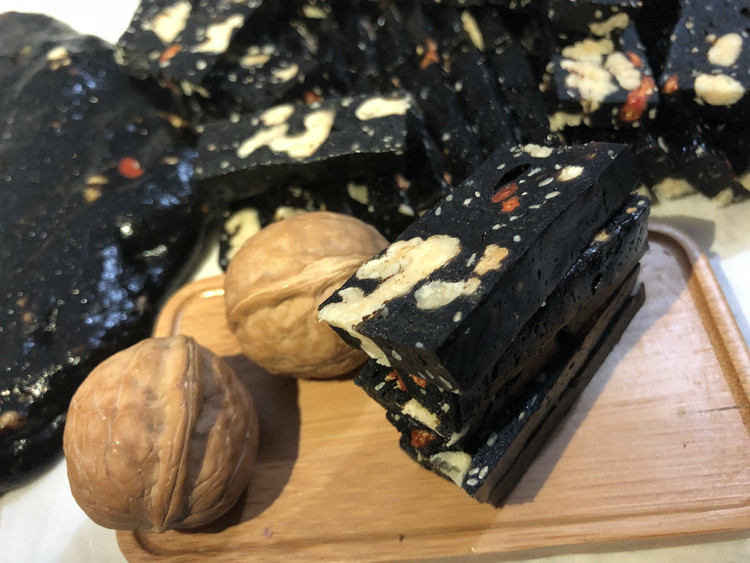 黑芝麻核桃枸杞糕的做法