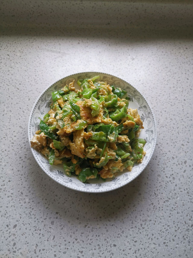 青椒炒鸡蛋的做法