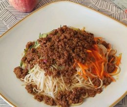 #夏至日，大口吃面#鲜香宜口《肉臊子拌凉面》的做法