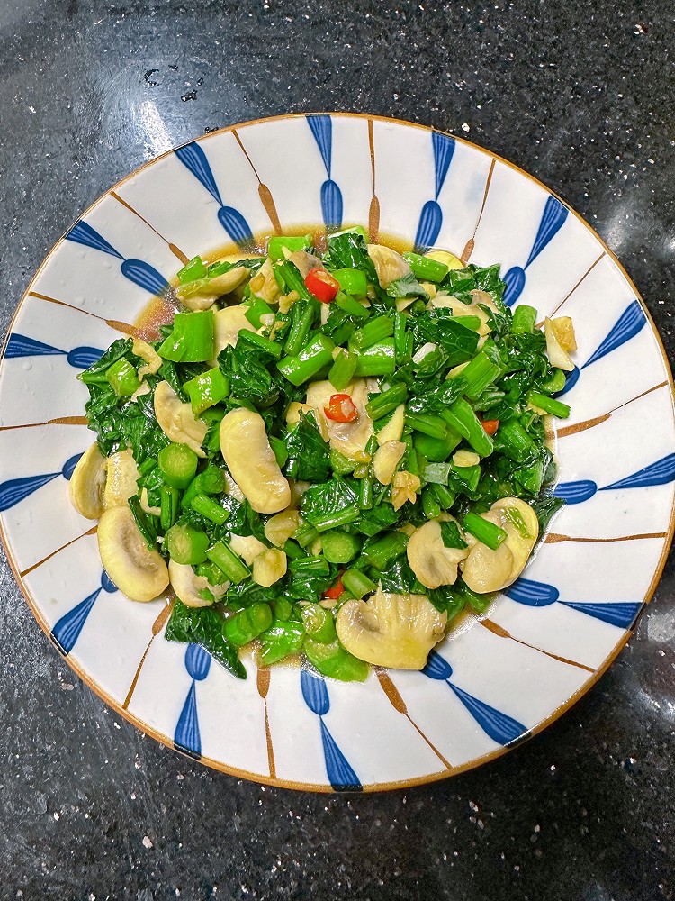 菜心炒蘑菇，口蘑的做法