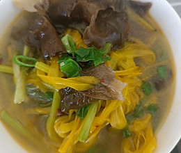 黄花木耳汤的做法