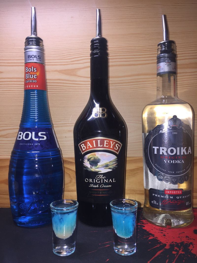 鸡尾酒蓝色水母的做法