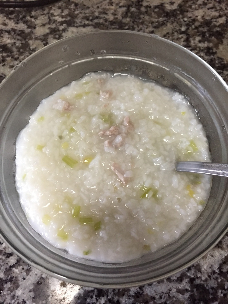 芹菜瘦肉粥的做法