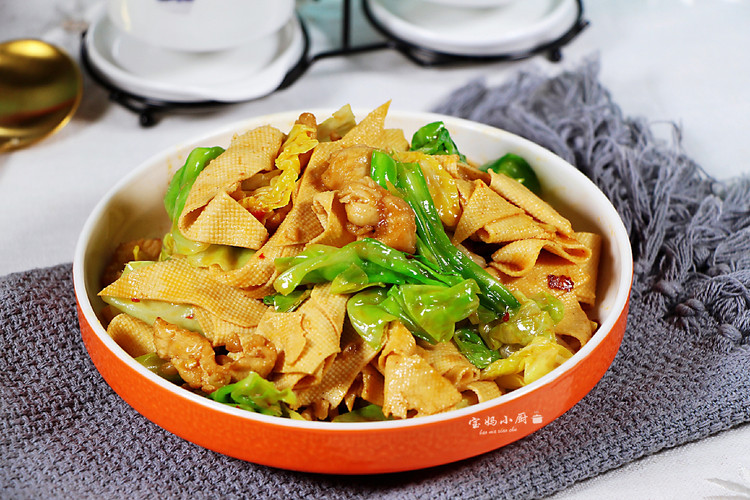 干豆腐包菜炒鸡片的做法