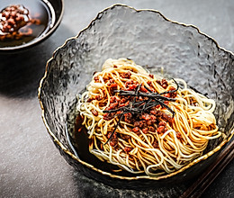 超简单的万能酱葱油拌面的做法