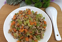 肉末西芹炒胡萝卜：的做法