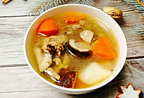 #换着花样吃早餐#山药胡萝卜香菇炖鸡汤的做法
