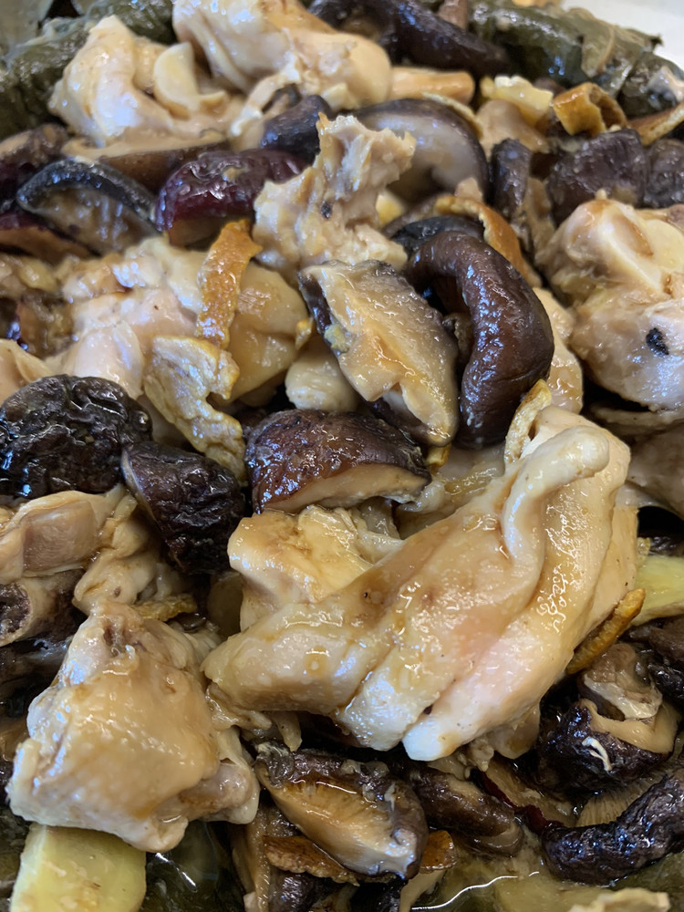 荷叶香菇蒸鸡腿的做法