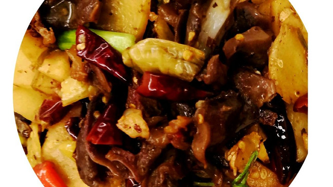 干锅鸭胗土豆片的做法