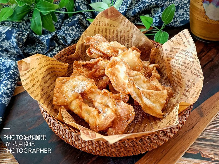 油炸脆果(馄饨皮作出焦糖味脆果)的做法