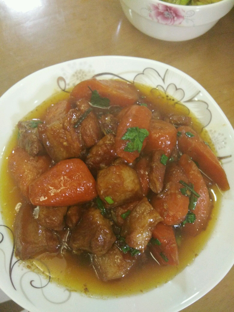 红萝卜炖肉的做法
