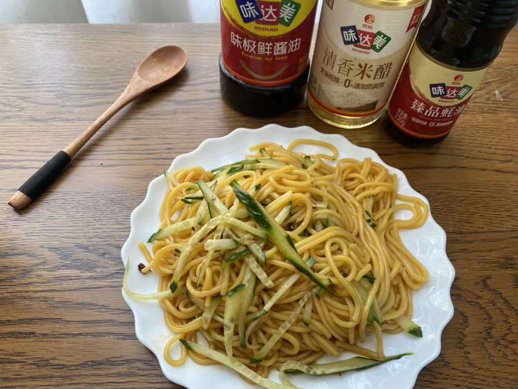 凉拌玉米面条的做法