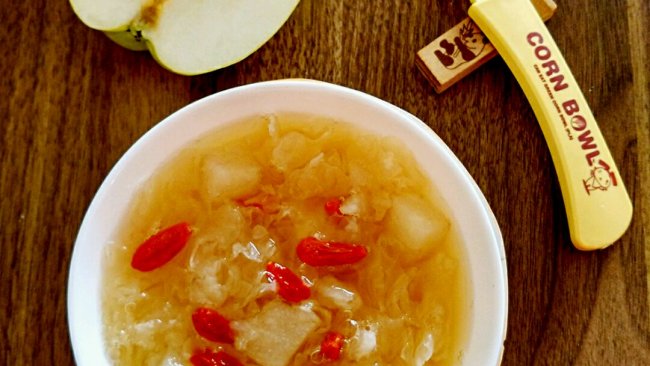 银耳雪梨羹~~煲汤喝出好气色的做法