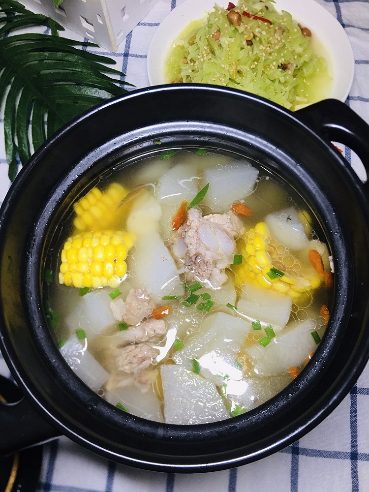 萝卜玉米排骨汤的做法