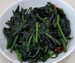 素炒血皮菜的做法