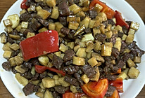 家常黑椒杏鲍菇炒牛肉粒的做法