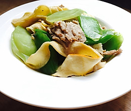 腐皮窝笋炒肉片的做法