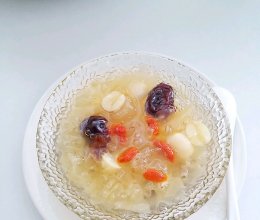 夏日糖水~银耳莲子羹❗️满满胶质的做法