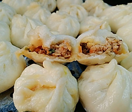 减脂期可以吃的猪肉香菇胡萝卜木耳小笼包的做法