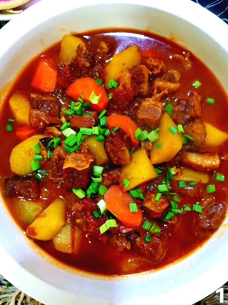 冬季养生菜番茄牛腩炖土豆的做法