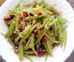 凉拌芹菜#金龙鱼橄调-橄想橄做##滴滴鲜香 味道美极#的做法