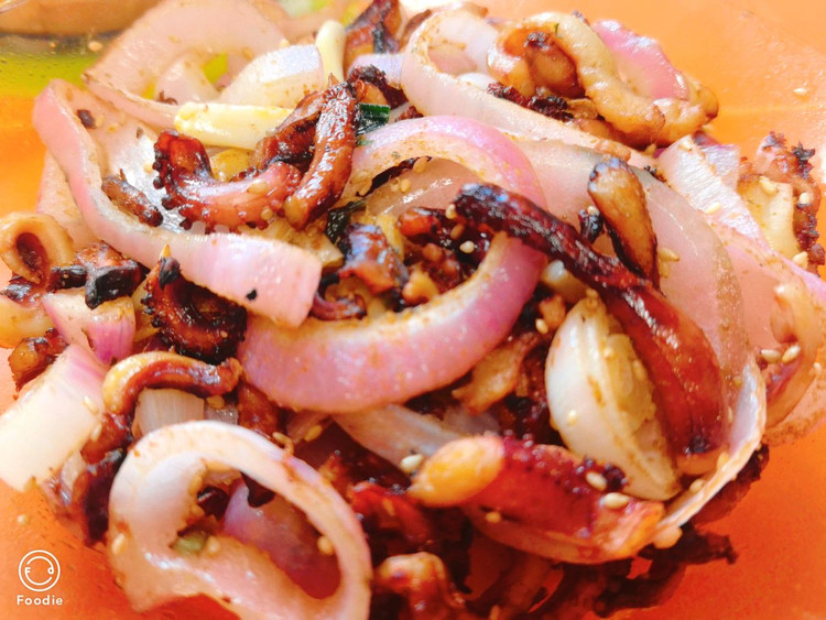 洋葱鱿鱼须的做法