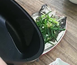 粤式蒸鲈鱼的做法