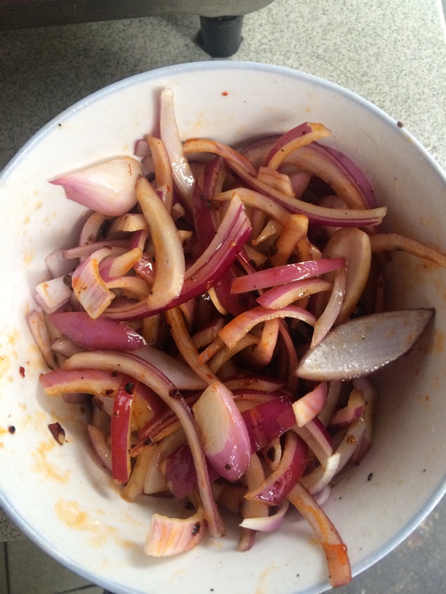 凉拌洋葱的做法