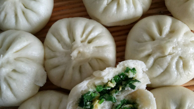 韭菜虾仁鸡蛋包子的做法