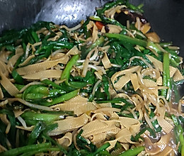 #鸡汁入家宴 感恩正当“食”#炝韭菜炒豆芽豆皮的做法