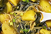 #美味开学季#土豆裙带菜豆芽汤，真香！的做法
