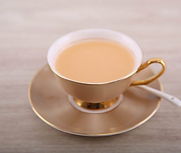 在家5分钟轻松自制焦糖奶茶的做法
