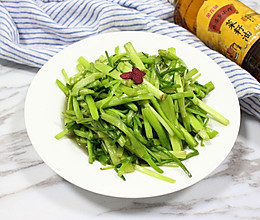 清炒水芹菜#金龙鱼外婆乡小榨菜籽油 我要上春碗#的做法