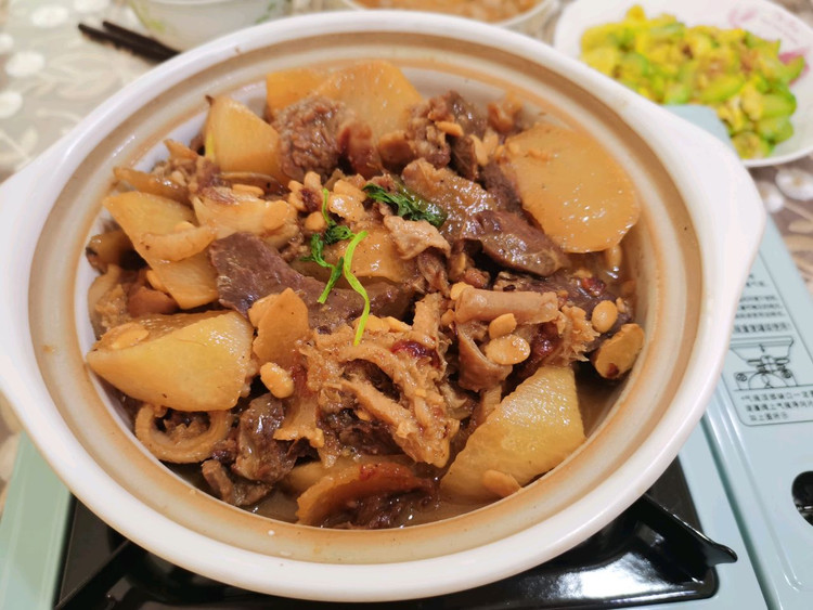 “家味道”之牛杂萝卜煲的做法