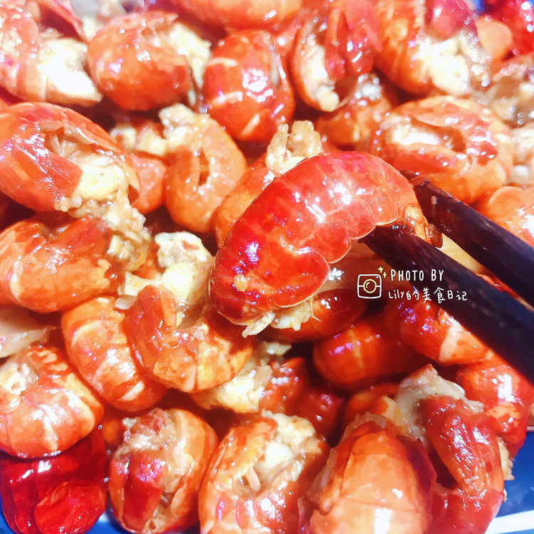麻辣小龙虾这样做，吃完还要舔手指！的做法