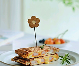 鸡蛋蟹柳芝士热压三明治的做法