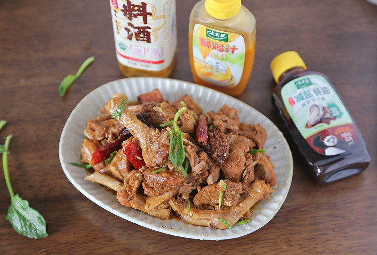 超下饭美味的酱汁焖鸭肉的做法