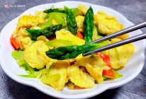 #刘畊宏女孩减脂饮食#芦笋胡萝卜炒蛋的做法