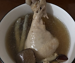 灰沙虫凤凰胶炖鸡腿的做法