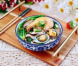 #钟于经典传统味#鲍鱼对虾香菇菠菜面的做法